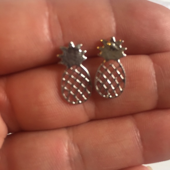 🍍 Adorable Metallic Pineapple Fruit Stud Earrings Available In Various Colors🍍 - Picture 7 of 7